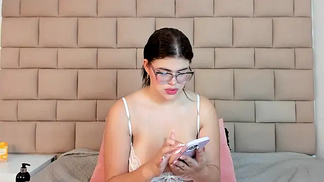 Snapshot of TifannyRosen chatting on 24, 5, 2026 TifannyRosen online show from 24, 5, 2026