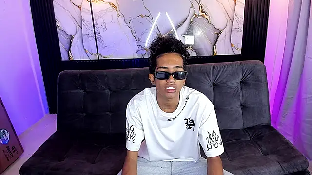 triiangel latinboy online show from 11, 6, 2026