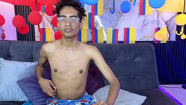 triiangel latinboy online show from 6, 7, 2026