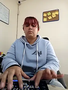 AliceScoot  online show from 9, 5, 2026