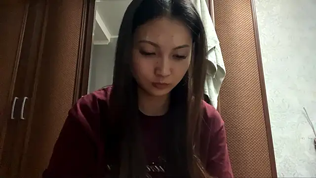 Snapshot of MiaPoison chatting on 8, 5, 2026 MiaPoison online show from 8, 5, 2026