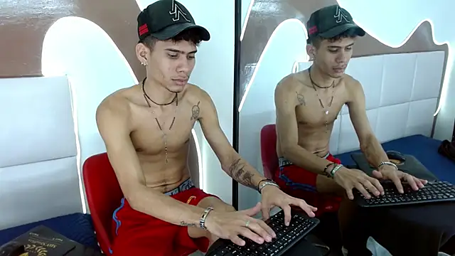 Snapshot of Skinny_cute_Alyer chatting on 17, 4, 2026 Skinny cute Alyer online show from 17, 4, 2026