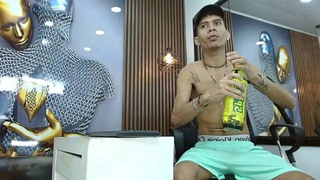 Snapshot of Skinny_cute_Alyer chatting on 18, 4, 2026 Skinny cute Alyer online show from 18, 4, 2026