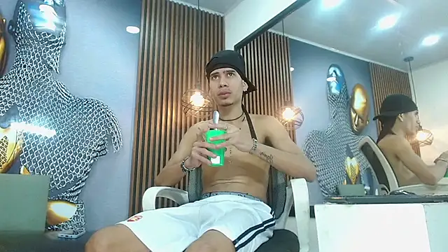 Snapshot of Skinny_cute_Alyer chatting on 5, 5, 2026 Skinny cute Alyer online show from 5, 5, 2026