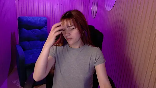 Snapshot of Emily_Cherry_ chatting on 12, 5, 2026 Emily Cherry online show from 12, 5, 2026