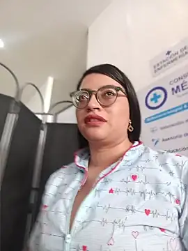 Snapshot of SOFI__10 chatting on 10, 7, 2026 SOFI 10 online show from 10, 7, 2026