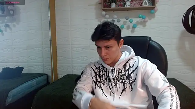 Snapshot of Zayn_clausen chatting on 1, 5, 2026 Zayn clausen online show from 1, 5, 2026