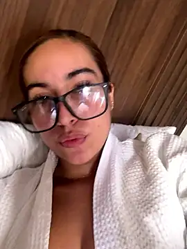 Aitana Lux online show from 17, 4, 2026