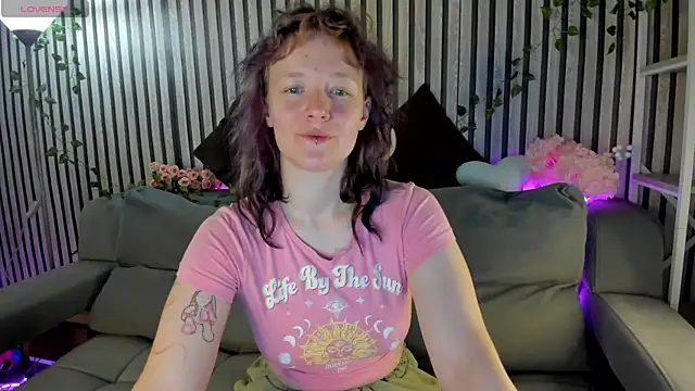 Snapshot of Ricki_Bloom chatting on 25, 6, 2026 Ricki Bloom online show from 25, 6, 2026