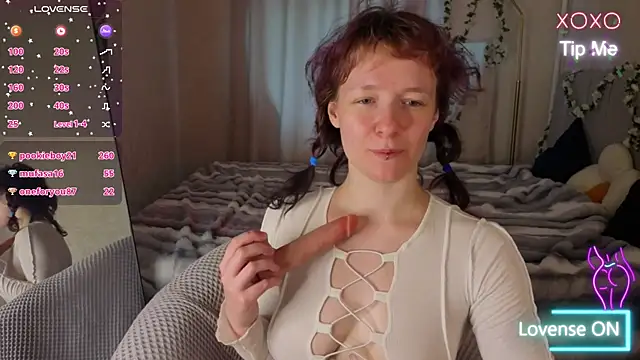 Snapshot of Ricki_Bloom chatting on 27, 6, 2026 Ricki Bloom online show from 27, 6, 2026