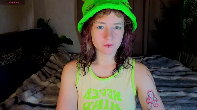 Snapshot of Ricki_Bloom chatting on 15, 7, 2026 Ricki Bloom online show from 15, 7, 2026