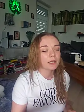 Snapshot of AliceLiddle_ chatting on 13, 4, 2026 AliceLiddle online show from 13, 4, 2026