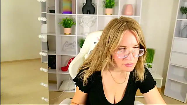 MollyLoll online show from 29, 7, 2026