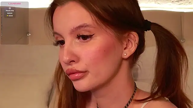 Molly  Quinn online show from 14, 4, 2026