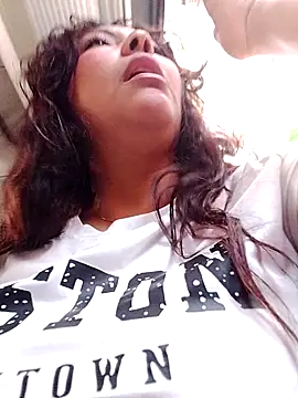 Snapshot of Izel_ chatting on 15, 4, 2026 Izel online show from 15, 4, 2026