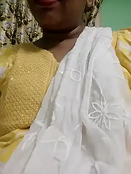 Snapshot of Monika_telugu_queen chatting on 18, 4, 2026 Monika telugu queen online show from 18, 4, 2026