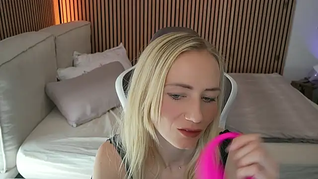 Snapshot of Ella_Mysterie chatting on 26, 4, 2026 Ella Mysterie online show from 26, 4, 2026