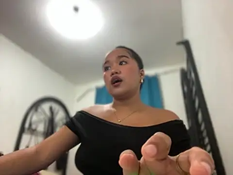 lilywanpolie  online show from 17, 7, 2026