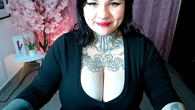 Snapshot of sherlytattos chatting on 12, 4, 2026 sherlytattos online show from 12, 4, 2026
