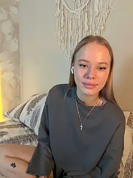 leyaaftermidnight online show from 18, 4, 2026