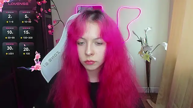 Snapshot of InfernoKitten chatting on 7, 5, 2026 InfernoKitten online show from 7, 5, 2026