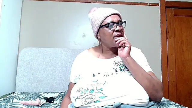 Snapshot of BUSTYQUEEN56_ chatting on 8, 7, 2026 BUSTYQUEEN56 online show from 8, 7, 2026