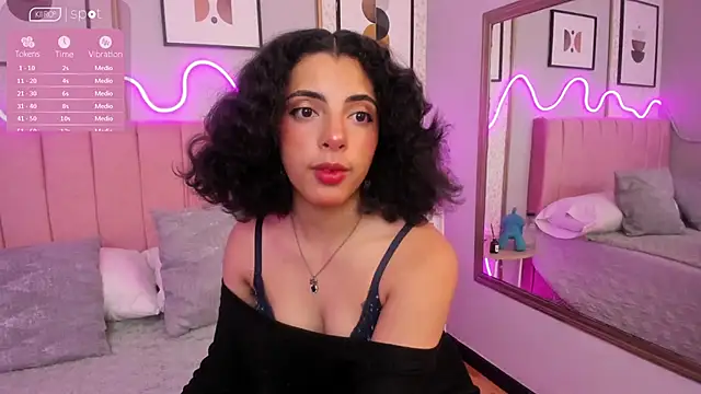 AURORAMILLSS online show from 5, 5, 2026
