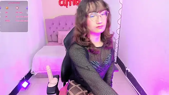 Snapshot of KATHERINE_TAY chatting on 22, 4, 2026 KATHERINE TAY online show from 22, 4, 2026