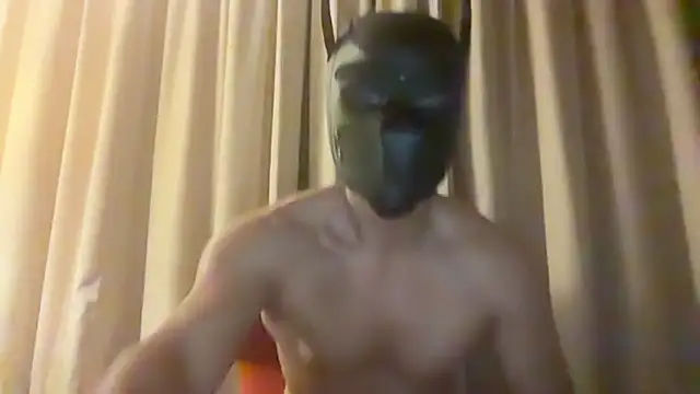 Snapshot of EastHunter chatting on 13, 4, 2026 EastHunter online show from 13, 4, 2026