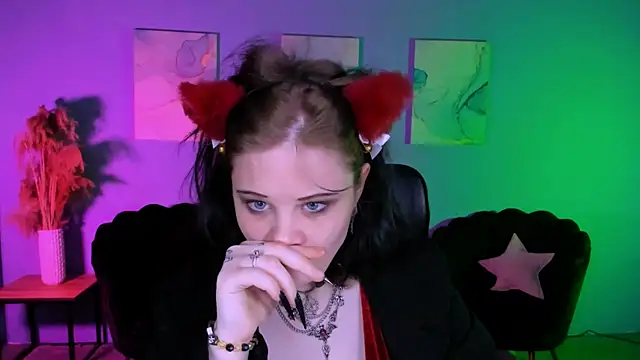 nikki kiss  online show from 27, 4, 2026
