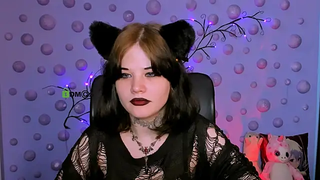 nikki kiss  online show from 28, 5, 2026