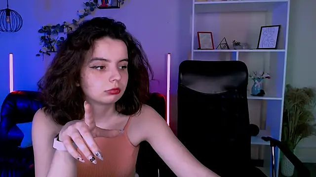nikki kiss  online show from 1, 6, 2026