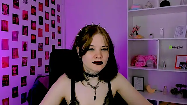 nikki kiss  online show from 23, 7, 2026