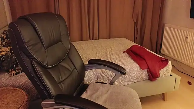 Snapshot of Sharon_Red chatting on 2, 12, 2024 Sharon Red online show from 2, 12, 2024