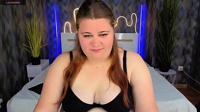 Snapshot of Bella_Blvck chatting on 8, 5, 2026 Bella Blvck online show from 8, 5, 2026