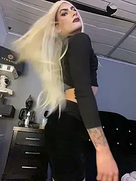 Snapshot of valen_lewiiz chatting on 17, 7, 2026 valen lewiiz online show from 17, 7, 2026