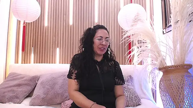 Snapshot of Velvet_Curly chatting on 25, 6, 2026 Velvet Curly online show from 25, 6, 2026