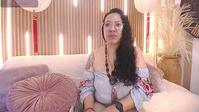 Snapshot of Velvet_Curly chatting on 30, 6, 2026 Velvet Curly online show from 30, 6, 2026
