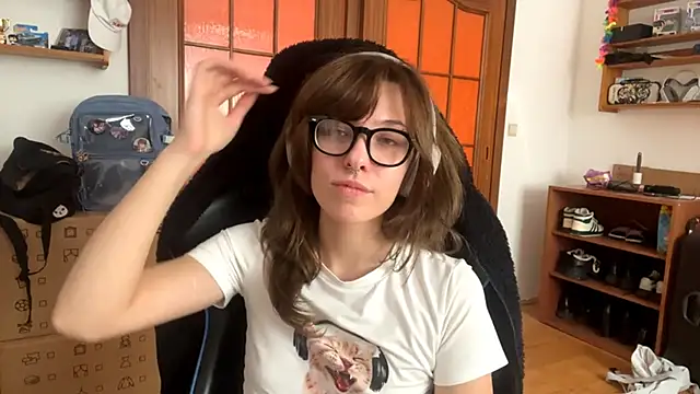 PillowPeachX online show from 19, 4, 2026