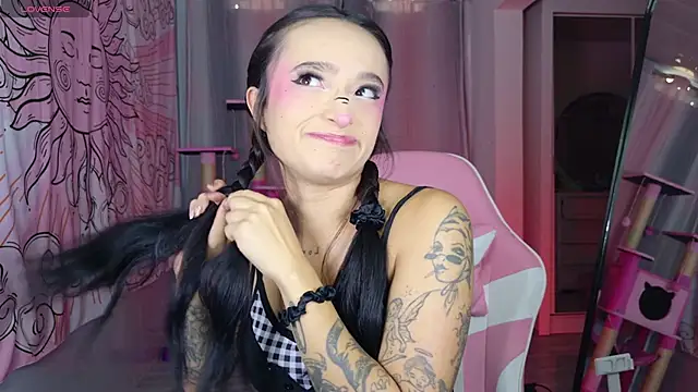 Snapshot of issa_dolly chatting on 21, 4, 2026 issa dolly online show from 21, 4, 2026