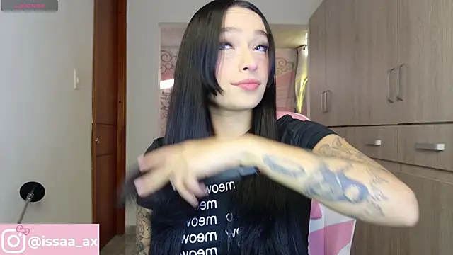 Snapshot of issa_dolly chatting on 1, 6, 2026 issa dolly online show from 1, 6, 2026