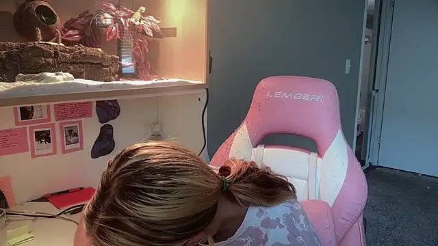 MUSCLEMOMMY1365 online show from 29, 4, 2026