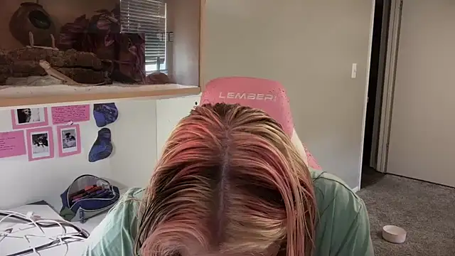 MUSCLEMOMMY1365 online show from 18, 5, 2026