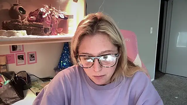 MUSCLEMOMMY1365 online show from 13, 6, 2026