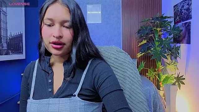 Snapshot of Milenka-5 chatting on 9, 5, 2026 Milenka-5 online show from 9, 5, 2026