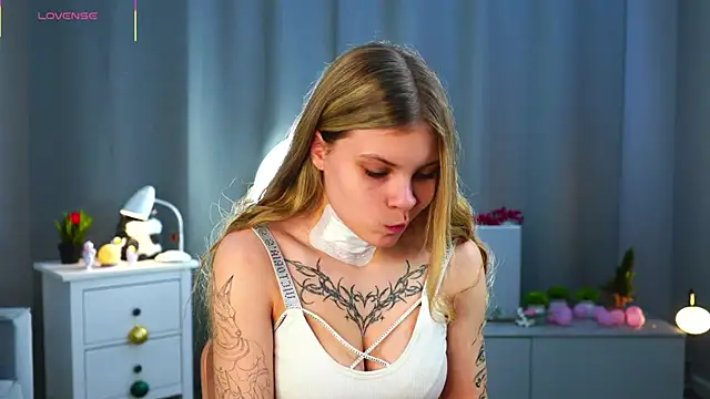 Snapshot of LesleeOpenshaw chatting on 14, 4, 2026 LesleeOpenshaw online show from 14, 4, 2026