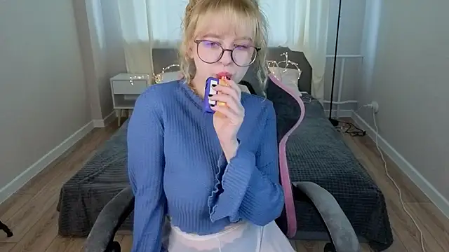 Snapshot of Helen_Carson chatting on 27, 5, 2026 Helen Carson online show from 27, 5, 2026