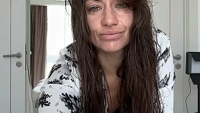 Snapshot of missRorian chatting on 15, 4, 2026 missRorian online show from 15, 4, 2026