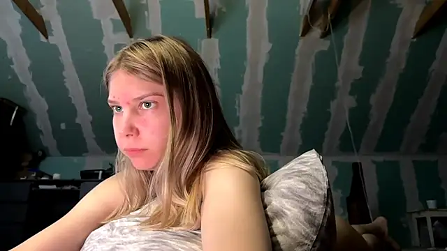 Skinny girl  online show from 12, 5, 2026