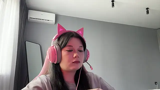 Alinalovelove online show from 16, 4, 2026